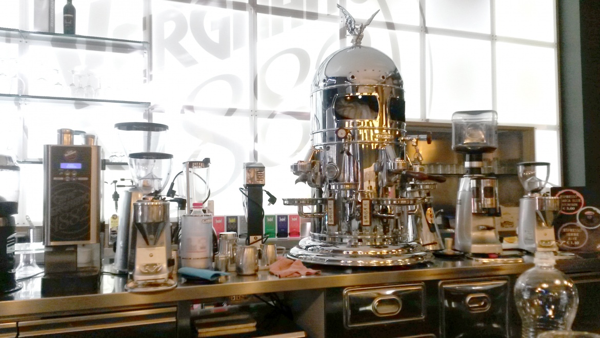 Sospeso: cafeaua plătită dinainte în barurile din Napoli